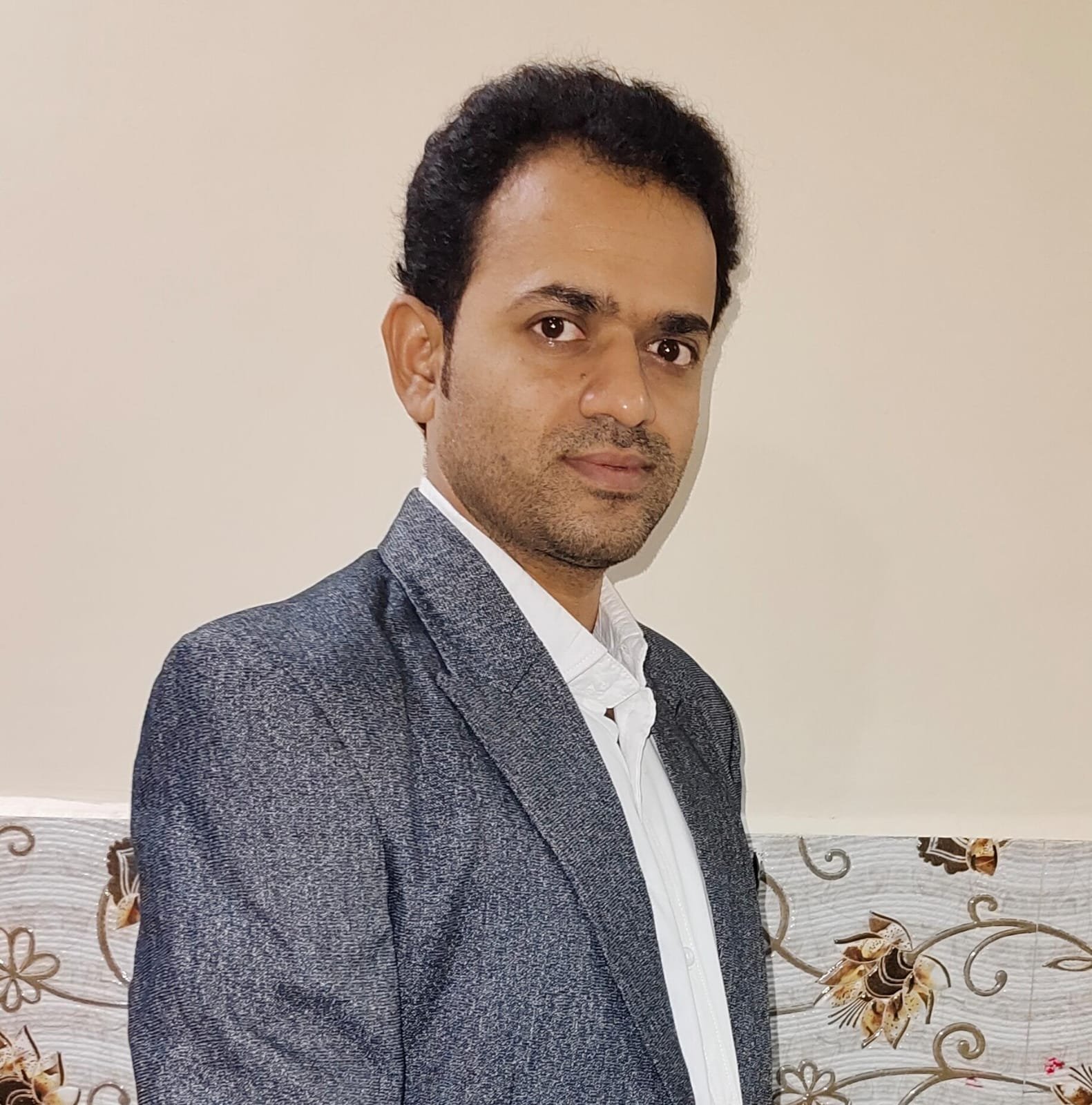 Mahesh Prajapati - LIC Advisor